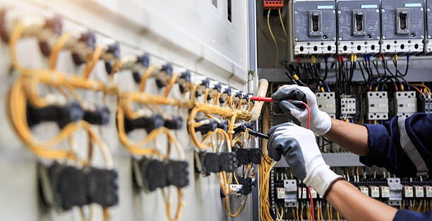 Professional Electrician technician working in Hutchins, TX